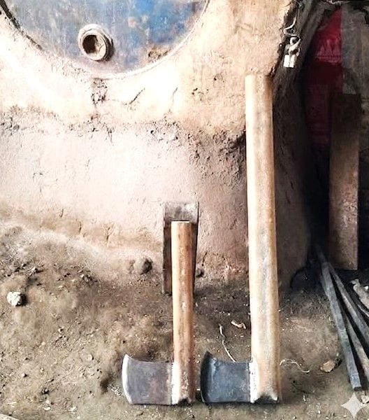 Newly Handcrafted Axe – Durable Cutting & Splitting Tool